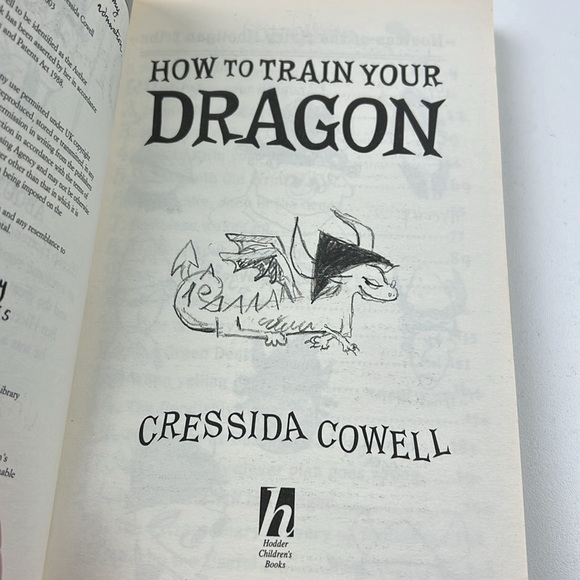 Kids Book - How  To Train Your Dragon - Picture 4 of 6